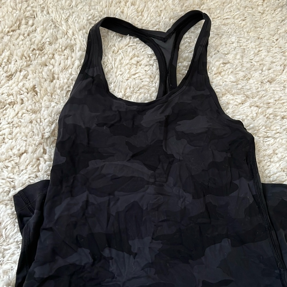 lululemon tank!